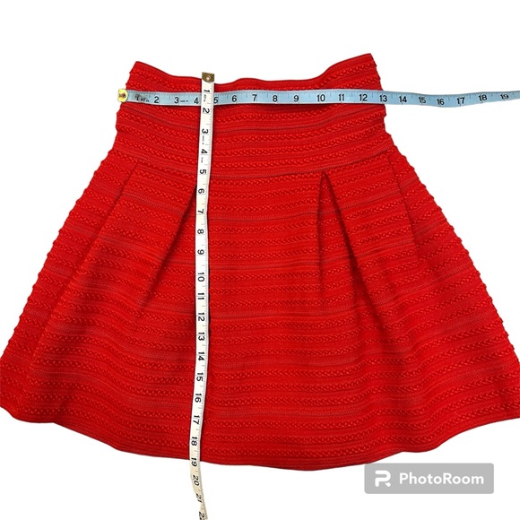 5/$20 H&M Stretchy Ribbed Pleated Skirt - Picture 3 of 6